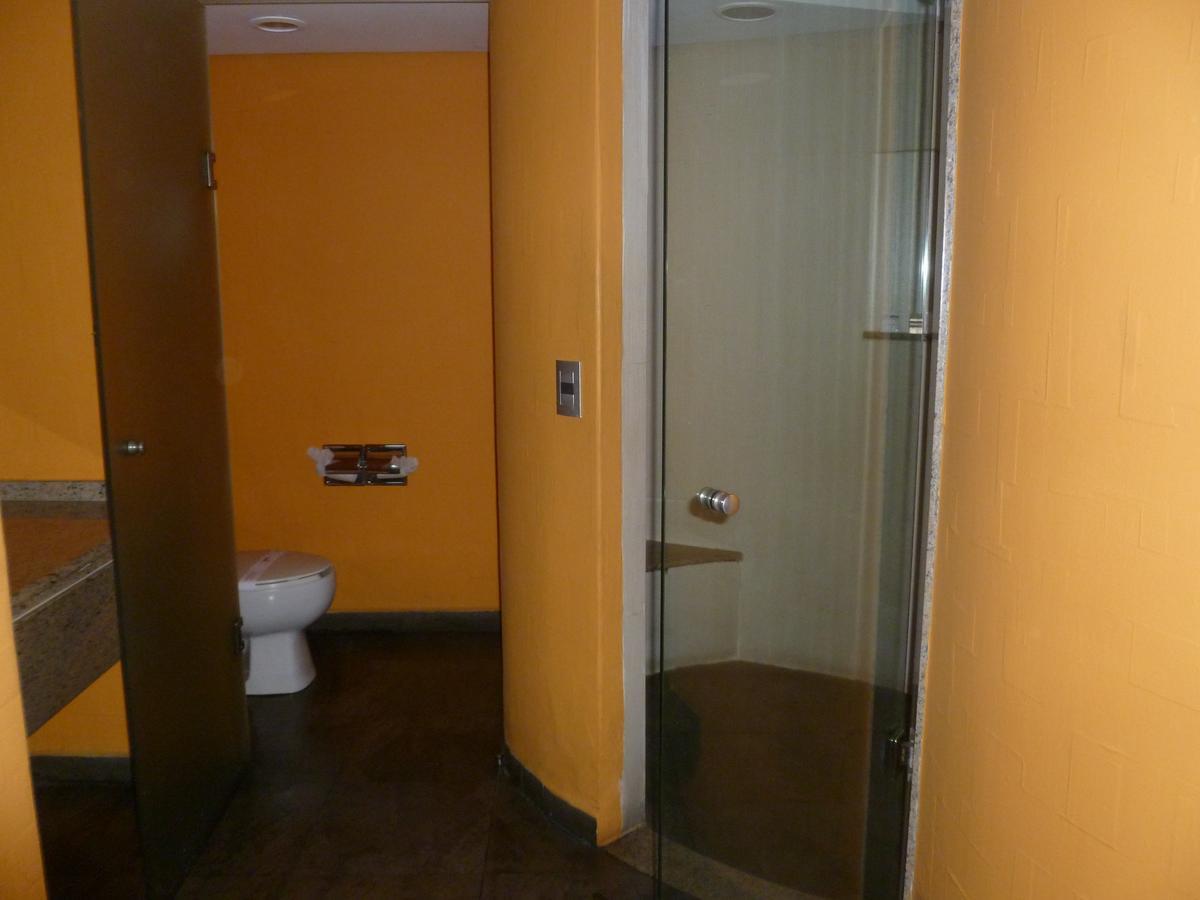 Love hotel Auto Rosso *