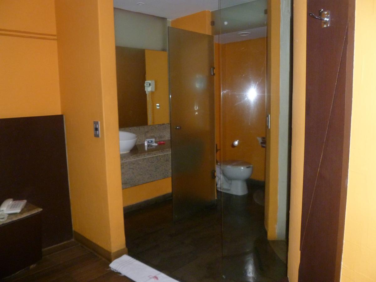 Auto Rosso Love hotel *
